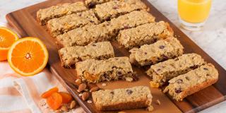 Almond and Apricot Oatmeal Breakfast Bars 