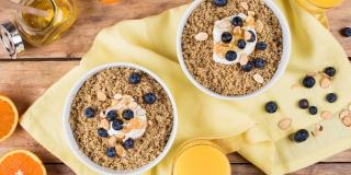Breakfast Quinoa with Blueberries and Almonds 